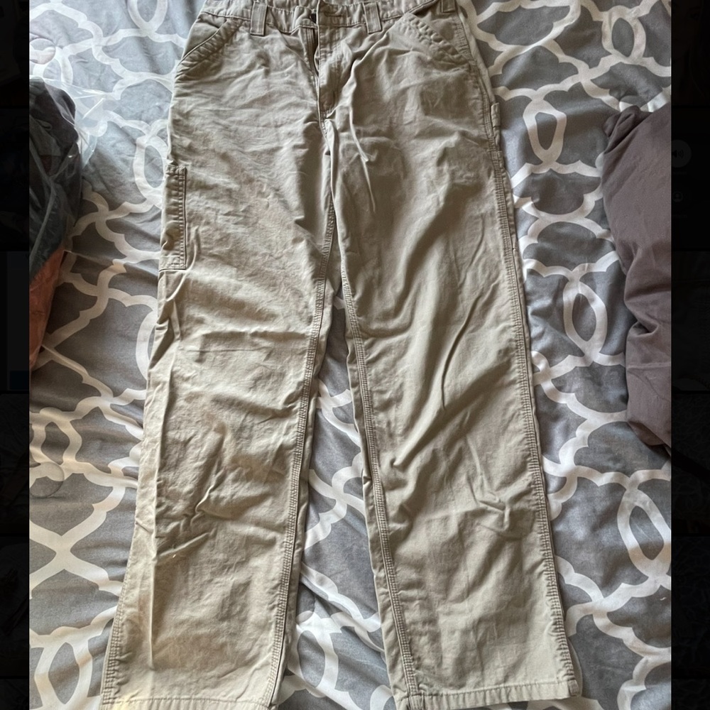 Men’s khaki carhartt work pants. Size 34/32